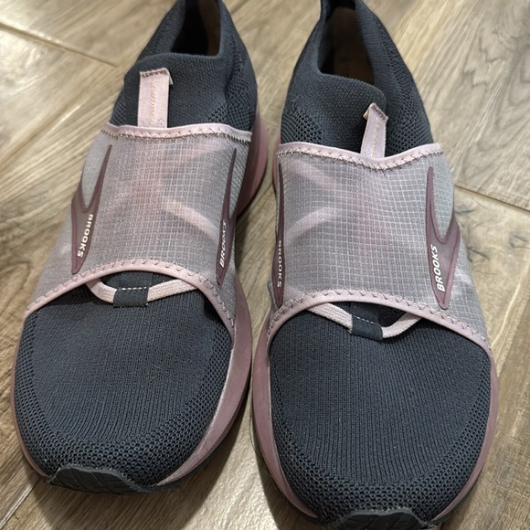 Brooks Levitate sneakers- navy blue and pink.  Size 8.5- wore 2 times - Picture 3 of 4